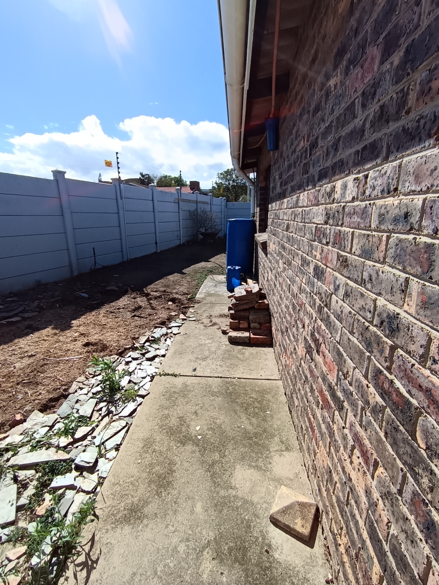 3 Bedroom Property for Sale in Wavecrest Eastern Cape